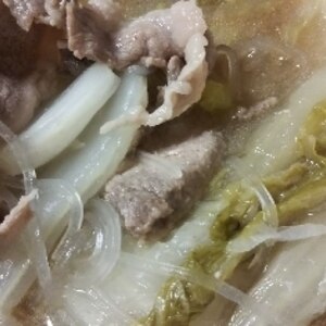 白菜と豚肉の春雨スープ